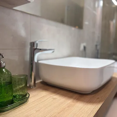 Apartamento Cozy 2-room In A Quiet Neighborhood *