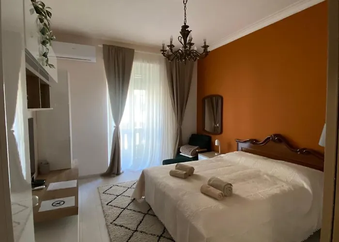 Cozy 2-room In A Quiet Neighborhood