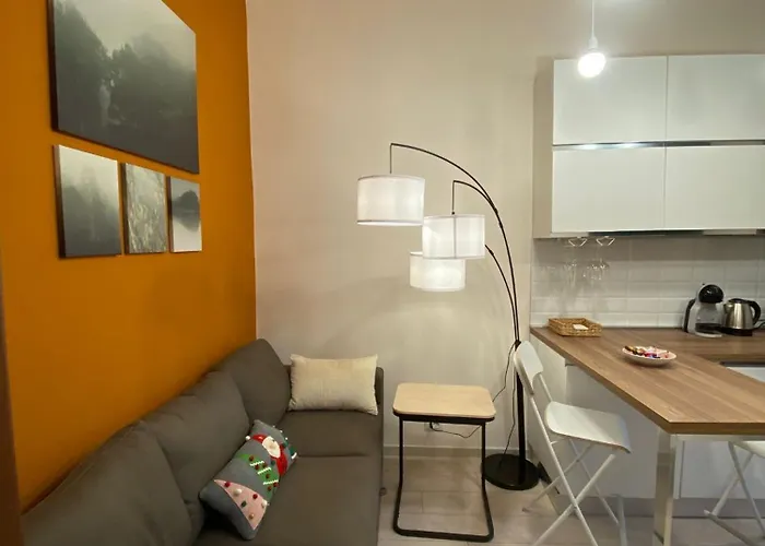Cozy 2-room In A Quiet Neighborhood