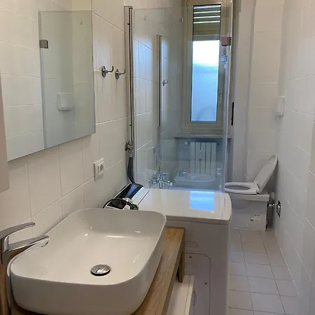 아파트 Cozy 2-room In A Quiet Neighborhood *