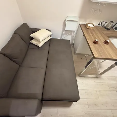 Cozy 2-room In A Quiet Neighborhood