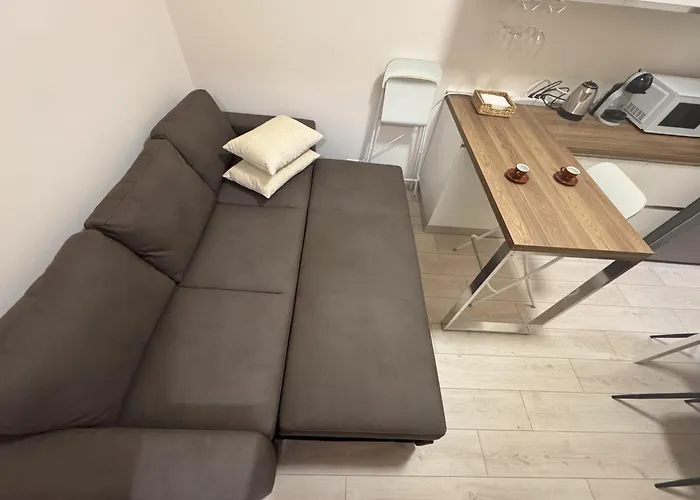 Cozy 2-room In A Quiet Neighborhood